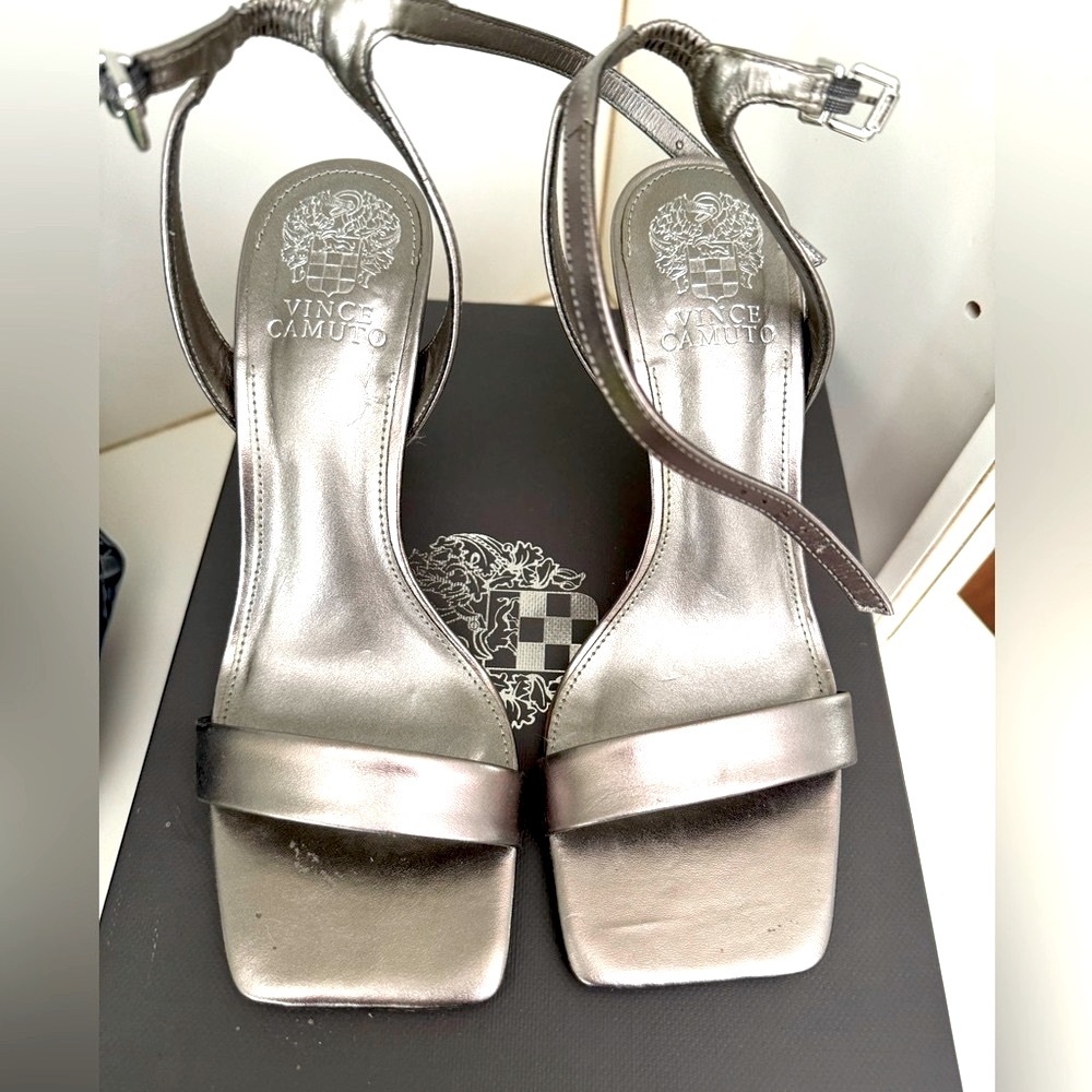 Vince Camuto women’s Saprenda Heeled Sandals